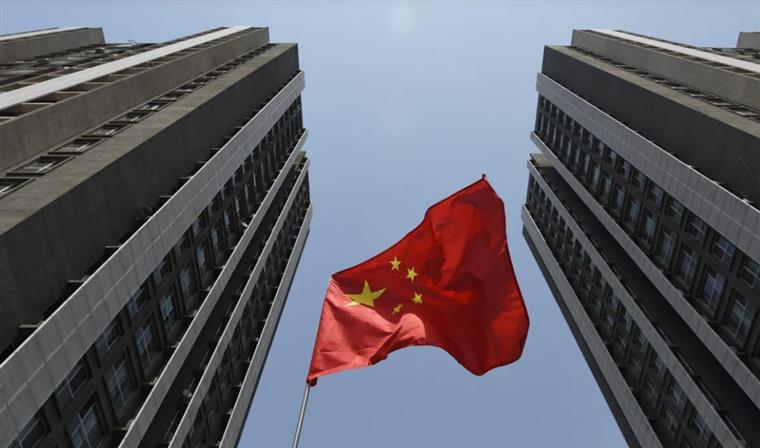 China executa homem que atropelou várias pessoas e condena outro por acorrentar mulher pelo pescoço