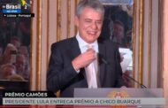 Chico Buarque agradece a Bolsonaro “pela rara fineza de não sujar o diploma” do Prémio Camões