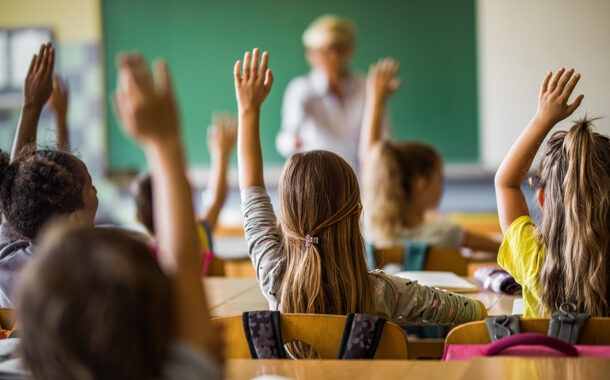 Professora obrigada a pedir desculpa a alunas por dizer “bom dia, meninas” numa escola de raparigas