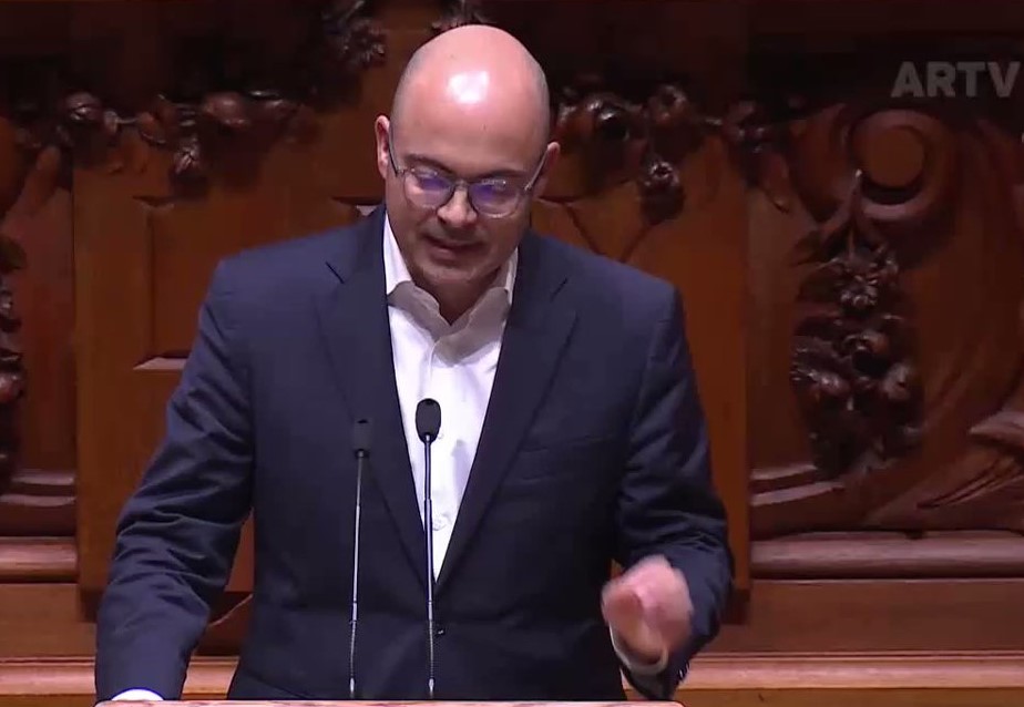 IL ameaça só ter um deputado em plenário caso boas-vindas a Lula sejam no 25 de Abril