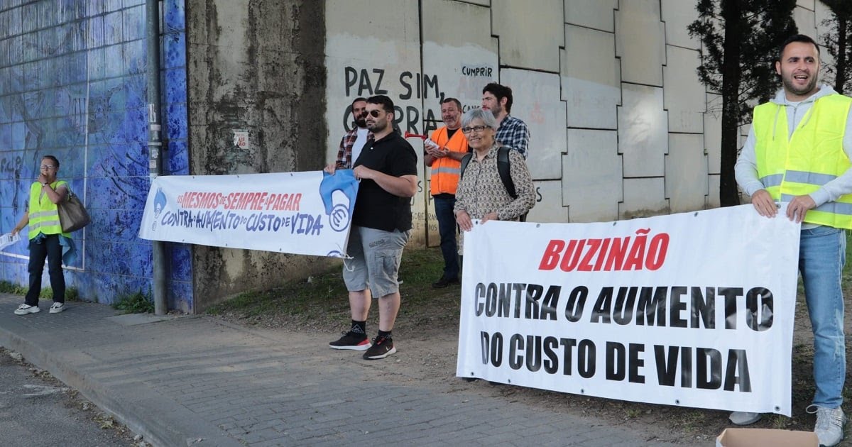 Costa recebido com protestos contra aumento do custo de vida em Braga