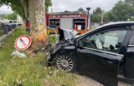 Mulher ferida com gravidade após despiste contra árvore em Valença