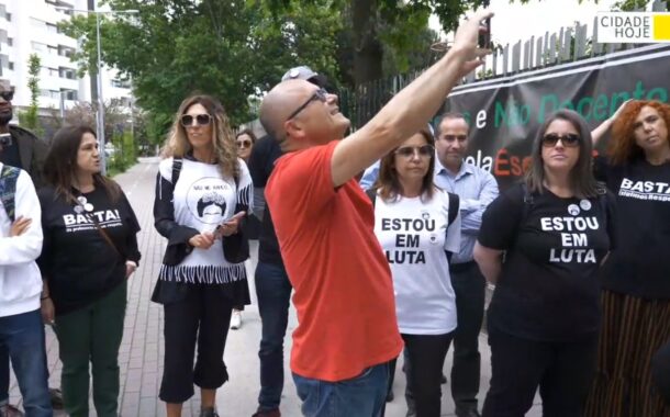 Ministro da Educação recebido por “assombração” professores em Famalicão