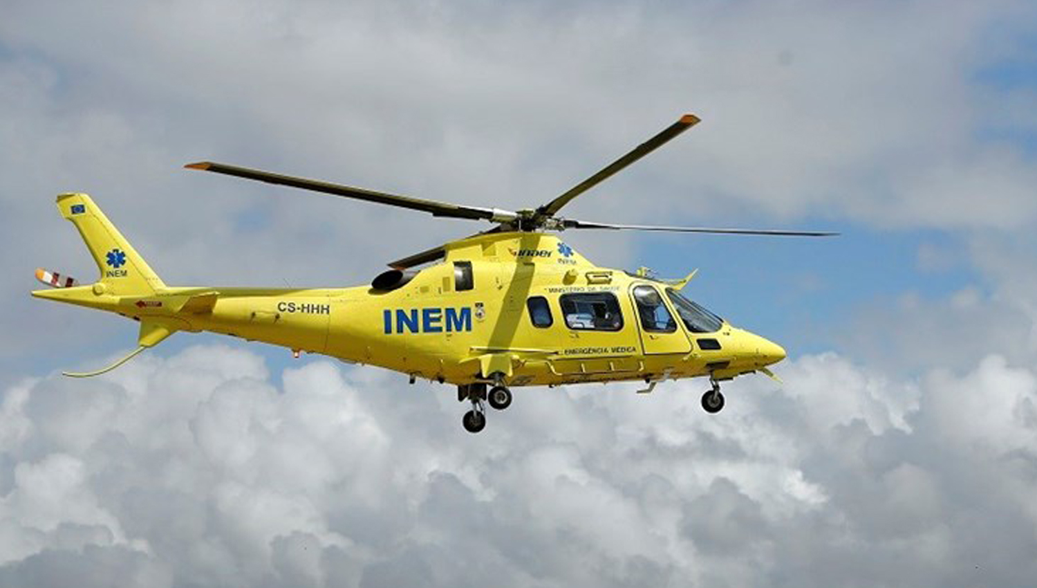Heli do INEM accionado para acidente grave com rachador de lenha em Paredes de Coura