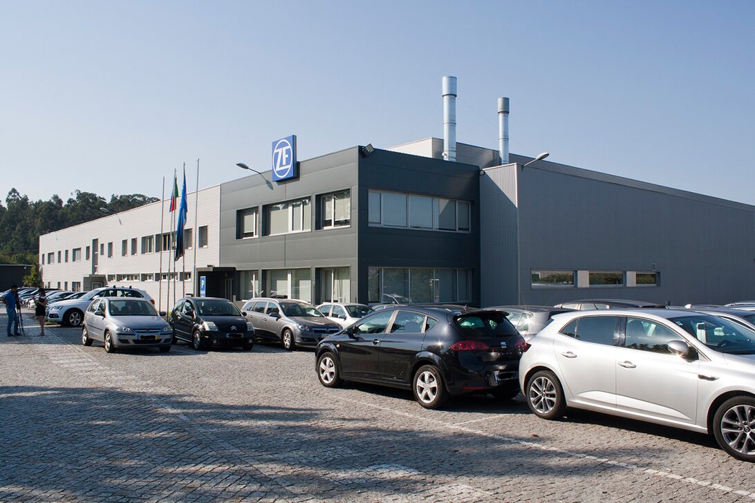 Alemães da ZF estudam venda de fábricas Cerveira e Ponte de Lima que empregam 1.600 pessoas