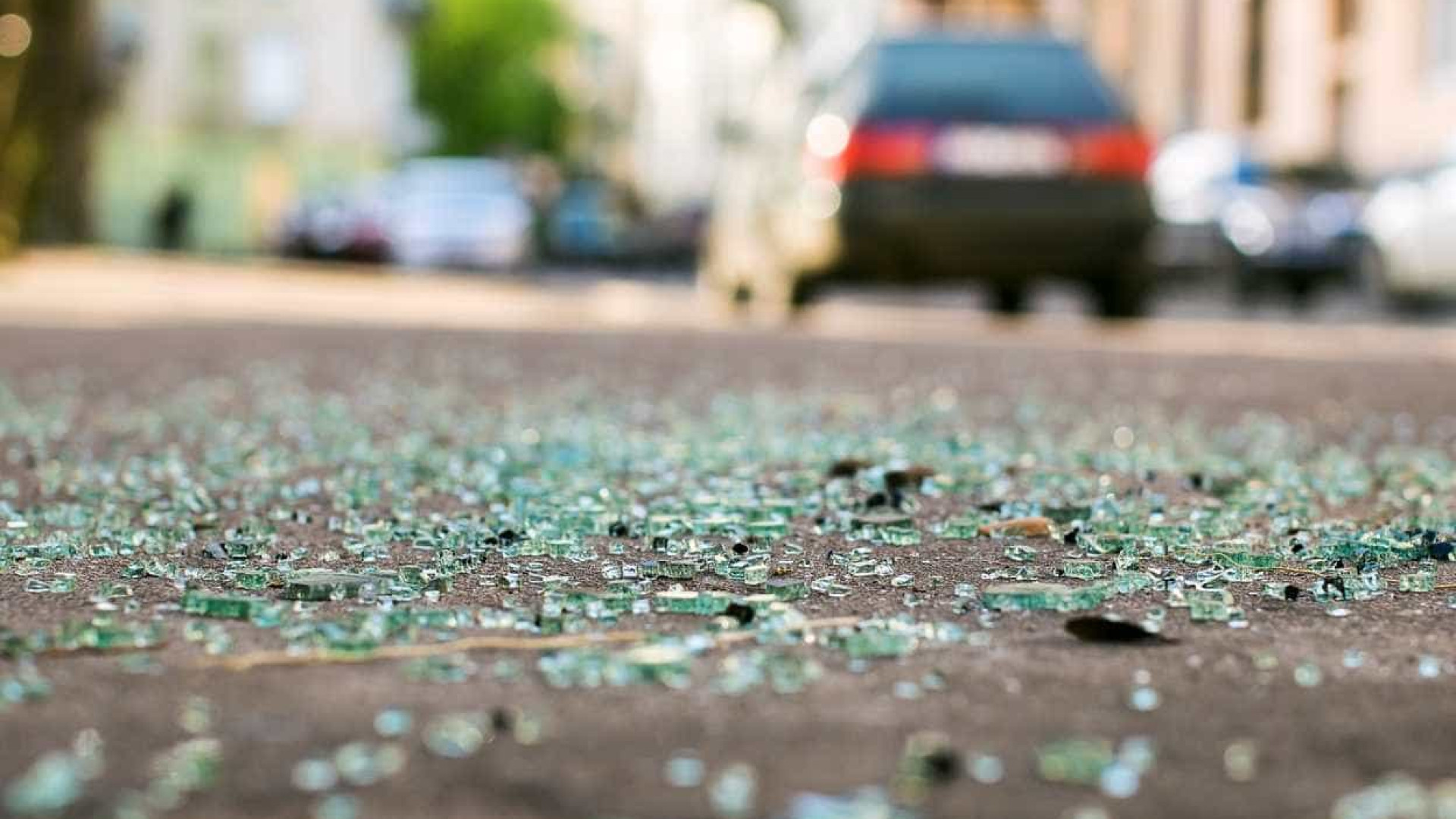 Colisão entre carro e tractor faz um ferido em Guimarães