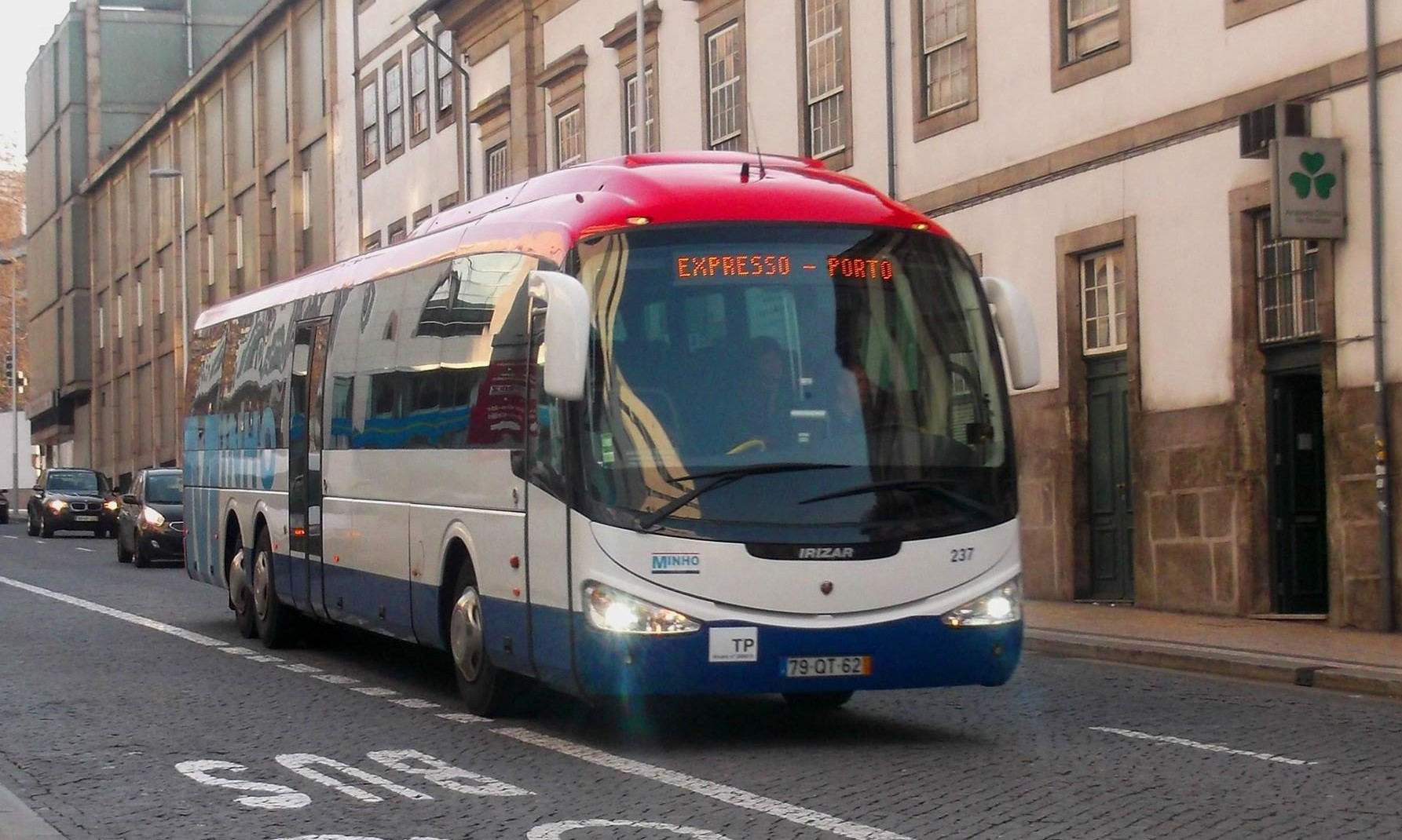 Auto Viação do Minho acusa Câmara do Porto de impor paragem terminal em Campanhã. Hospital S. João sem paragem