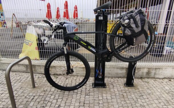 Esposende já tem colunas multifunções que resolvem pequenas avarias em bicicletas
