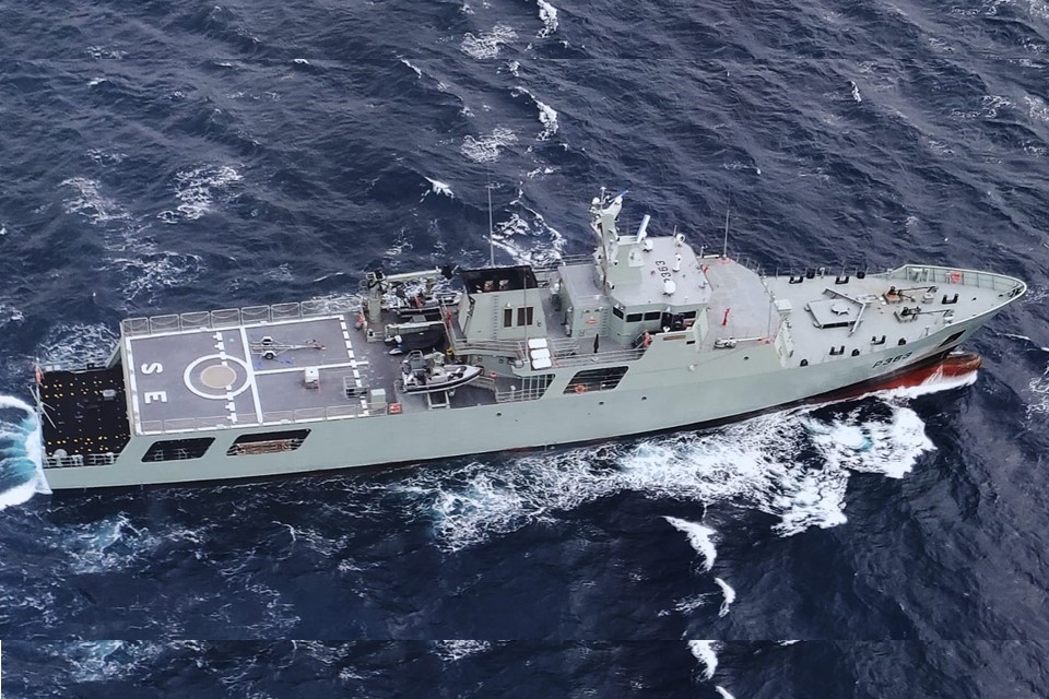 Navio português resgata “por acaso” pescadores à deriva há vários dias