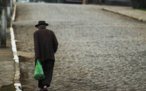 Mais de 400.000 idosos em risco de pobreza em Portugal