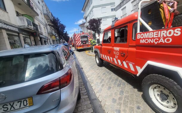Incêndio deflagra no antigo quartel dos Bombeiros Voluntários de Monção