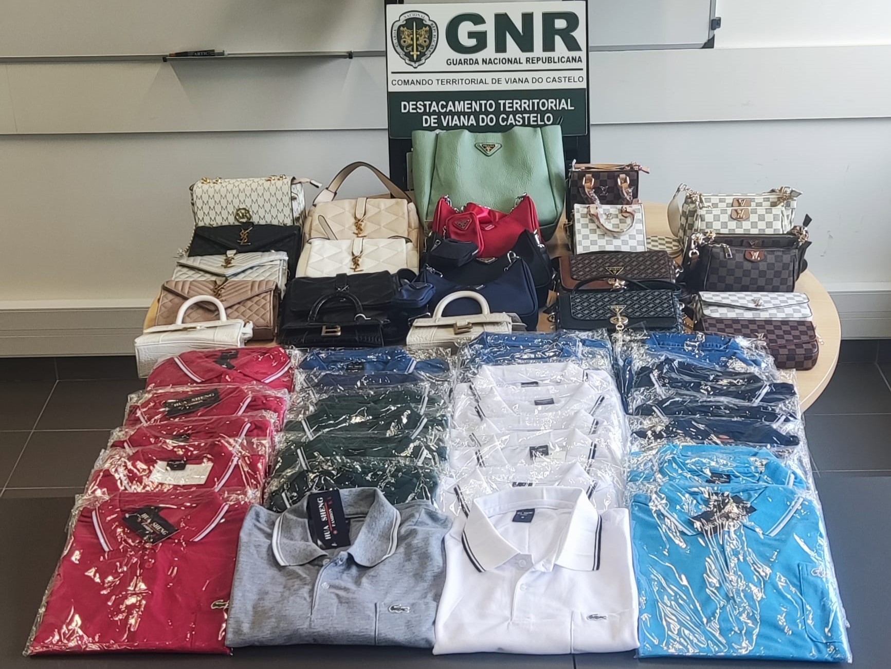 GNR apreende artigos contrafeitos na feira de Barroselas