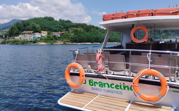 Barco turístico de Vieira do Minho pronto para o Verão com novo ancoradouro