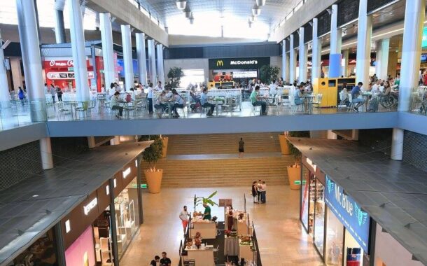 Duas mulheres detidas por vários furtos em centro comercial de Braga