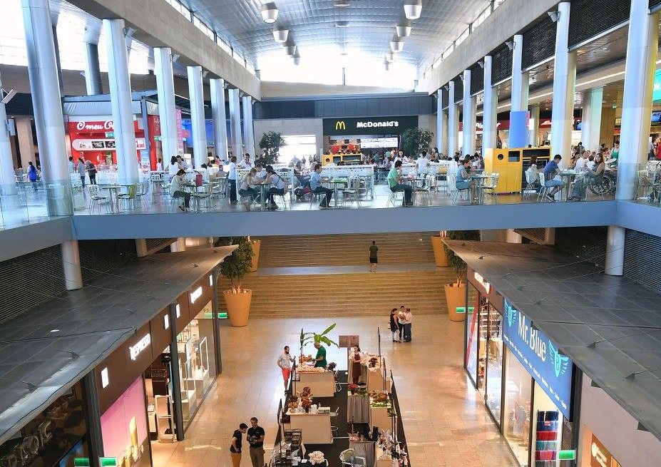 Duas mulheres detidas por vários furtos em centro comercial de Braga