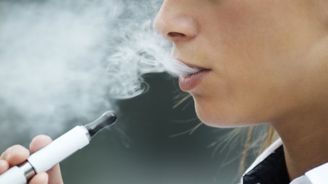 França quer proibir cigarros electrónicos descartáveis