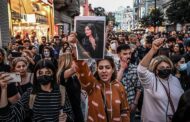 Forças de segurança iranianas advertem pai Mahsa Amini para não assinalar data da morte da filha