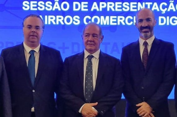 Câmara de Braga e AEB criticam falta de apoio directo a empresas no programa Bairros Comerciais Digitais