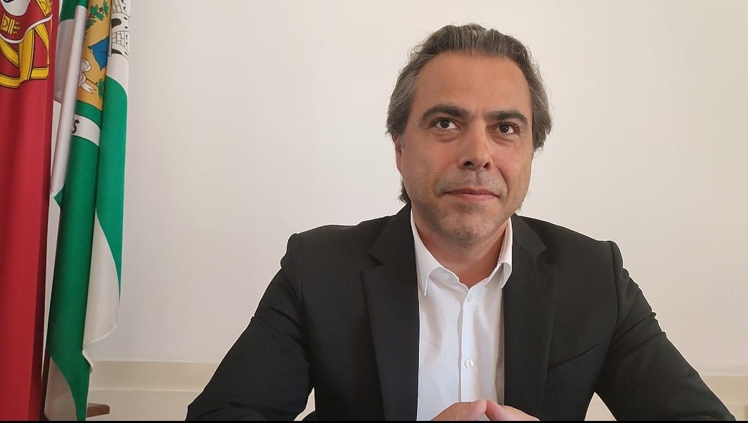 PSD Guimarães acusa PS de “insensibilidade” por chumbo de apoio às famílias para compra de material escolar