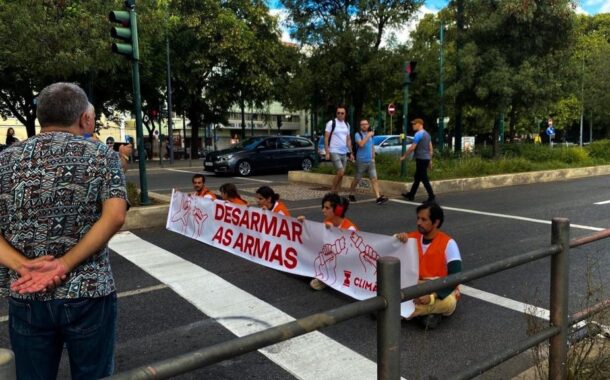 Activistas do Climáximo que cortaram avenida em Lisboa detidos pela PSP