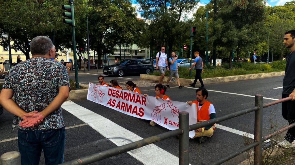 Activistas do Climáximo que cortaram avenida em Lisboa detidos pela PSP