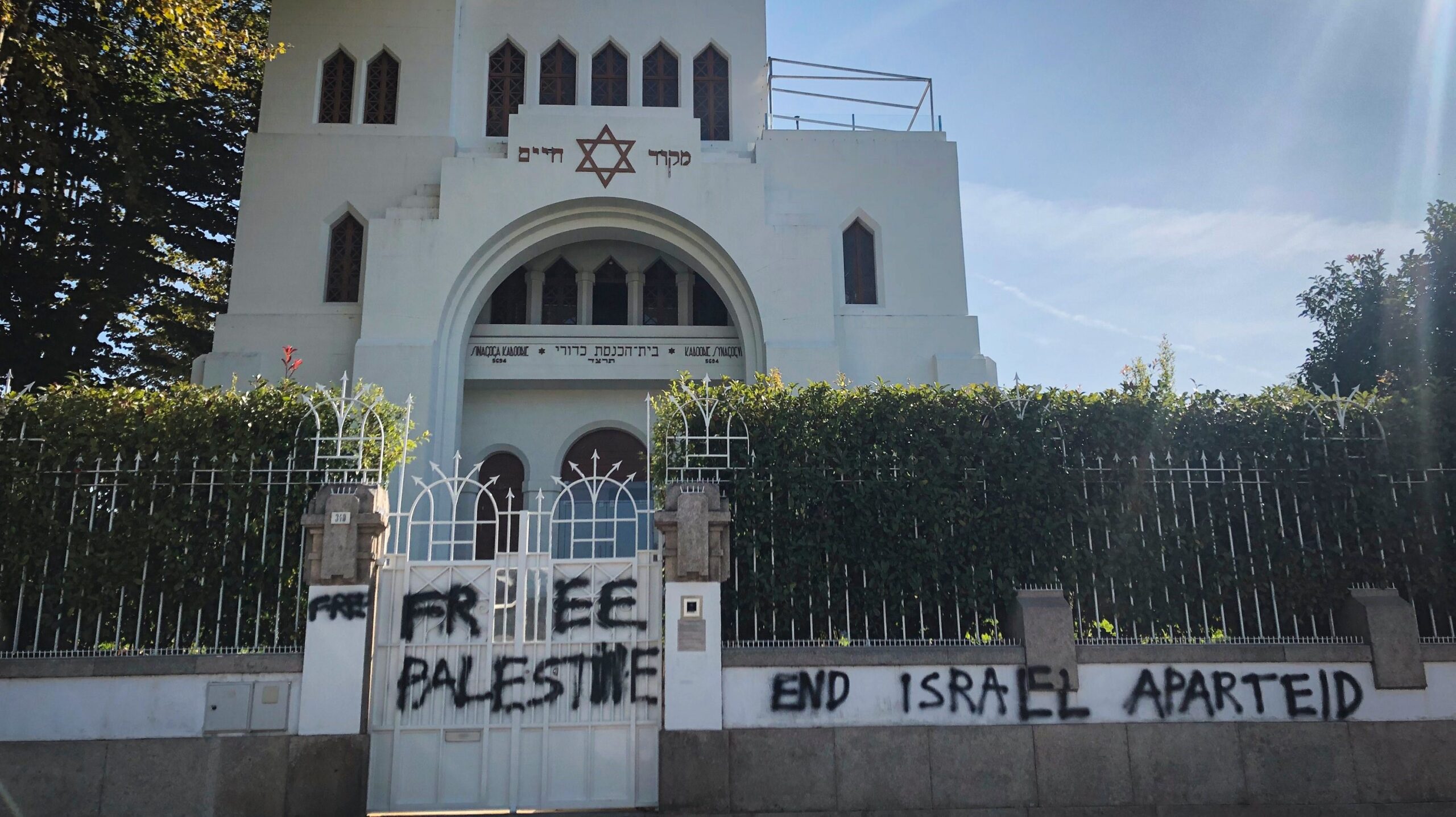 Sinagoga do Porto vandalizada: “Libertem a Palestina”