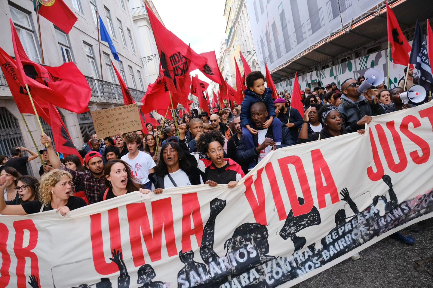Bloco marca plenário para quarta-feira para “obrigar” Parlamento a votar propostas sobre habitação
