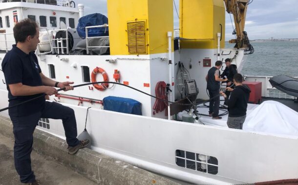 Empresa de Braga instala cabo submarino inteligente para ajudar a detectar sismos e tsunamis