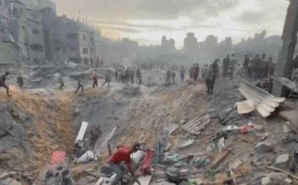 Bombardeamento israelita faz mais de 100 mortos num campo de refugiados na Faixa de Gaza