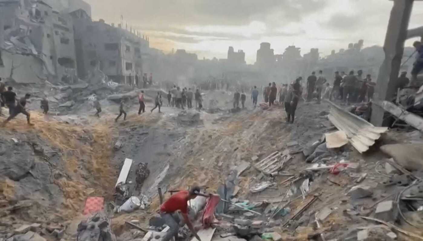 Bombardeamento israelita faz mais de 100 mortos num campo de refugiados na Faixa de Gaza