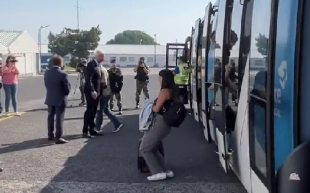 VÍDEO da chegada a Lisboa dos cidadãos repatriados de Israel