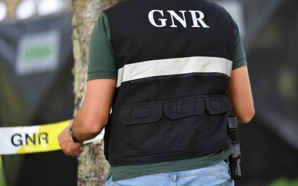 Homem desfaz pulseira electrónica e ‘foge’, mas acaba apanhado em operação Stop