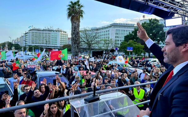 Centenas de manifestantes contra aumento do IUC em buzinão do Chega