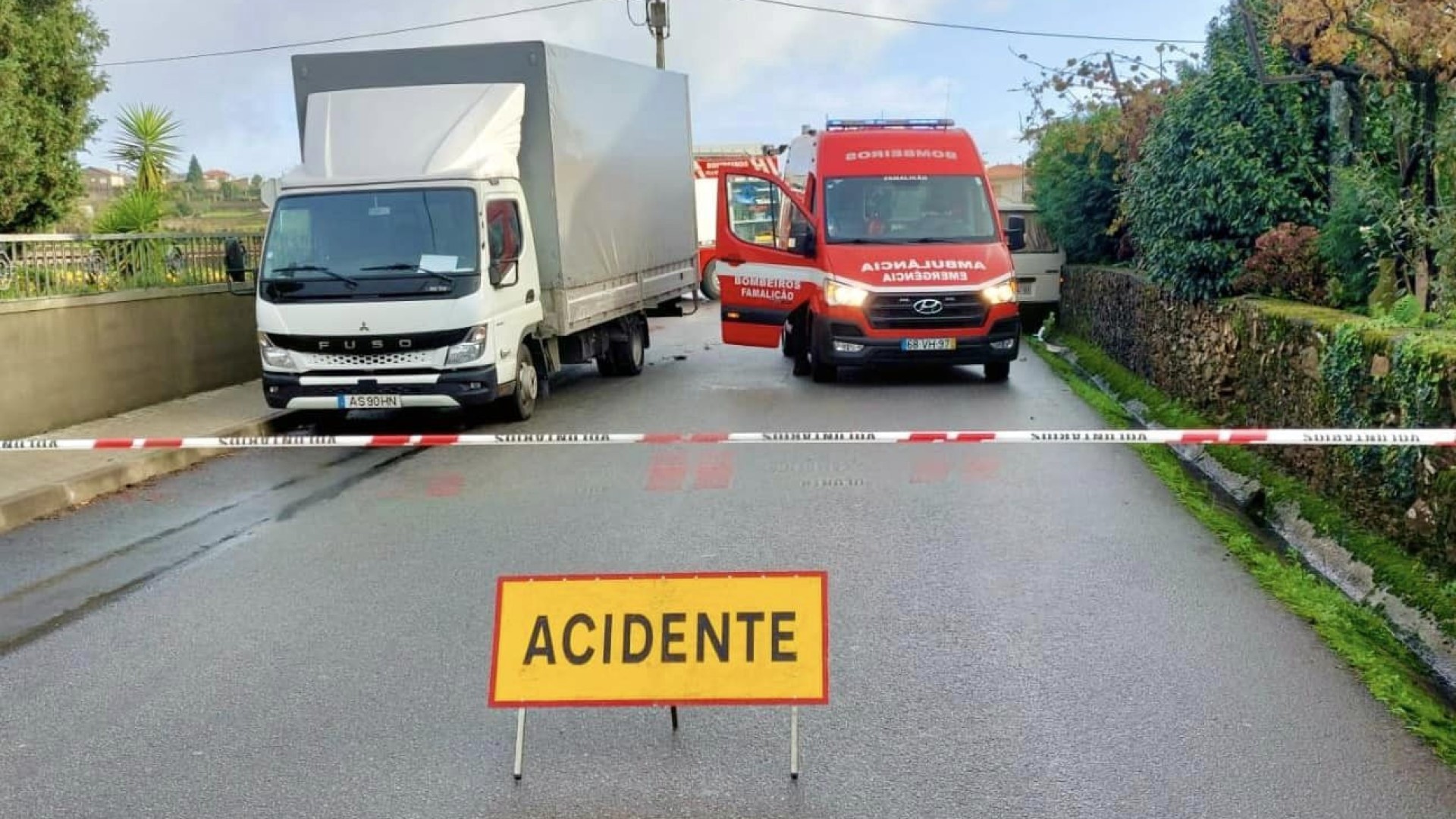 Uma pessoa ferida em colisão rodoviária em Famalicão