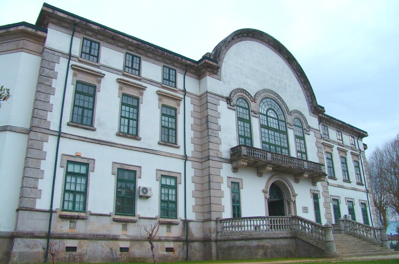 Câmara de Valença compra por 1,6 milhões de euros Antigo Colégio Português