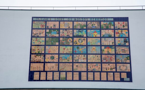 Direito das crianças em painel de azulejos em escola de Barcelos
