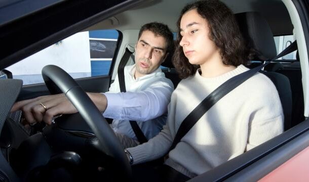 Estados-membros propõem condução rodoviária acompanhada aos 17 anos