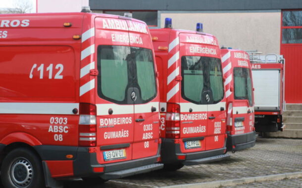 Bombeiros de Guimarães celebram voluntariado e mostram nova ambulância de socorro