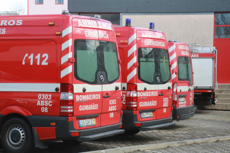 Bombeiros de Guimarães celebram voluntariado e mostram nova ambulância de socorro