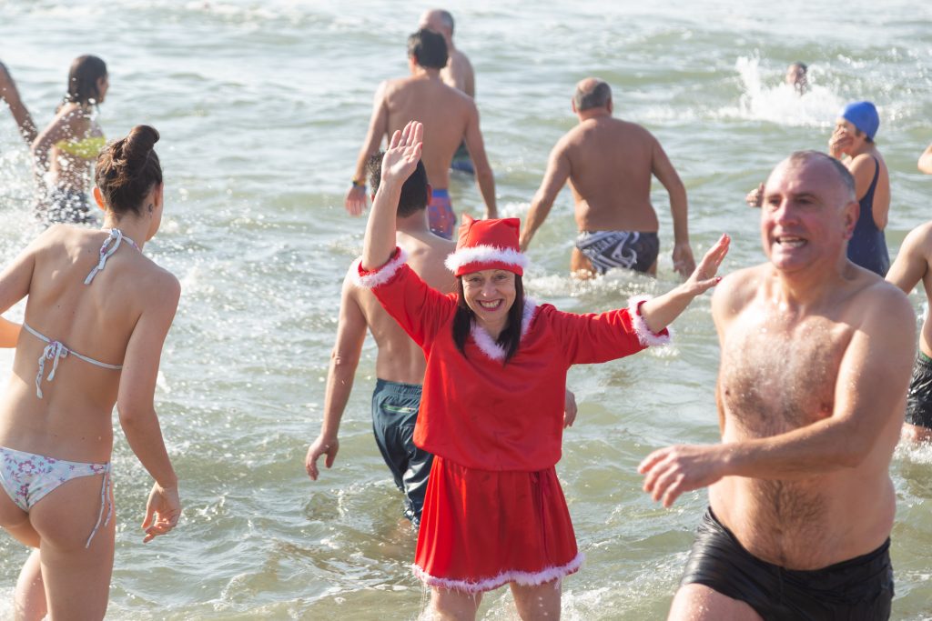 Cuidado com banhos de ano novo. Marinha apela à população para não frequentar locais com agitação marítima