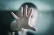 Grupo de alunos tenta violar colega com cabo de vassoura dentro de escola de Famalicão