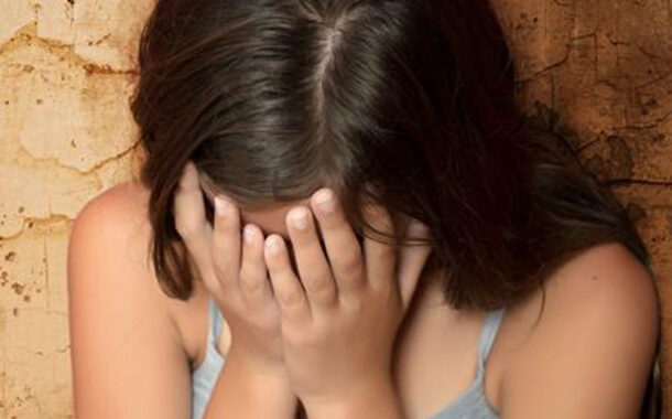 Menina de 13 anos violada por homem que conheceu na internet
