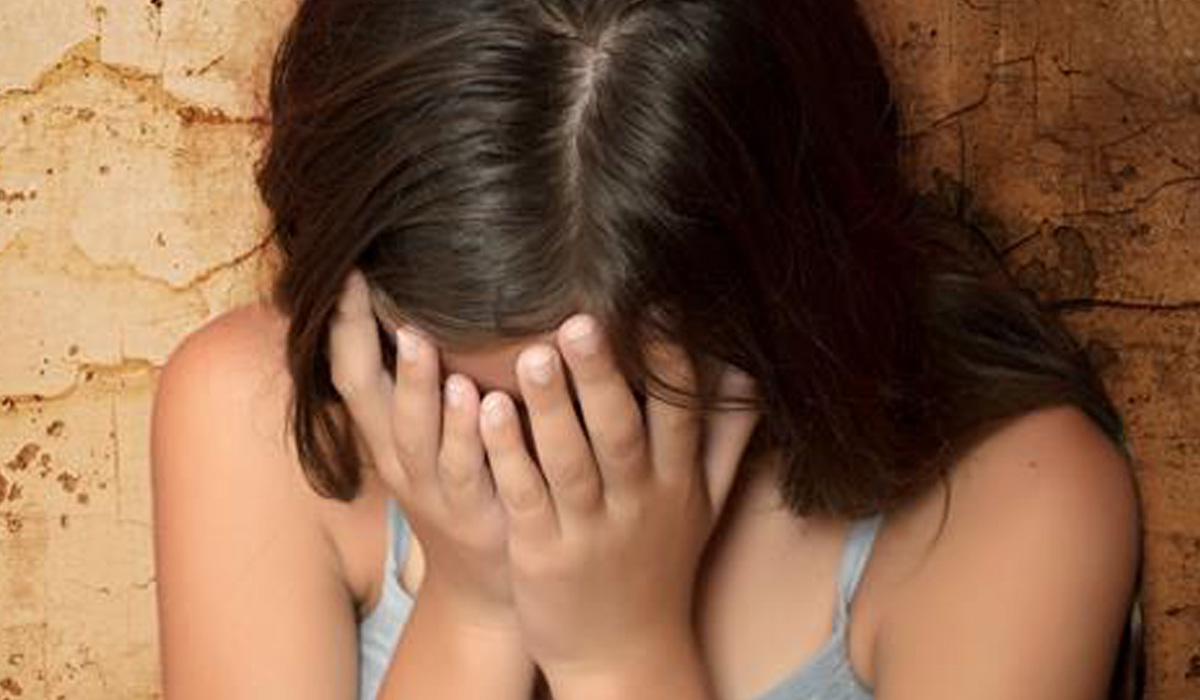 Menina de 13 anos violada por homem que conheceu na internet