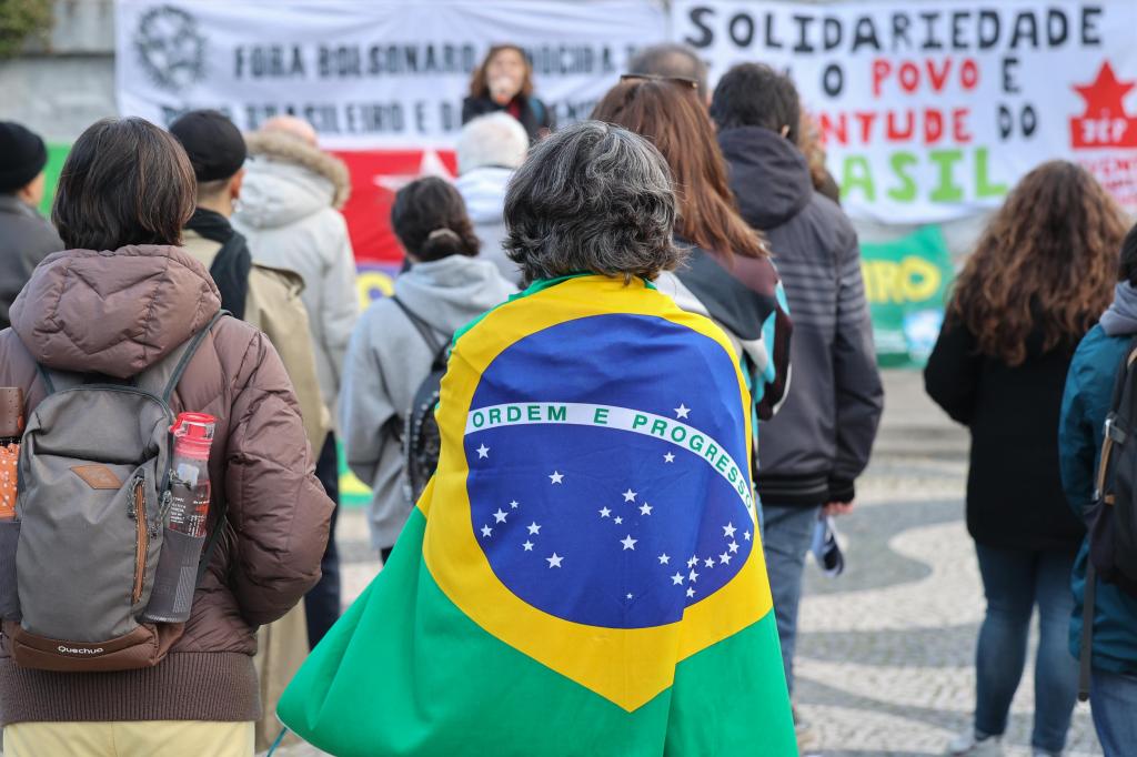 Migrantes brasileiros questionam Lula da Silva sobre aumento da discriminação em Portugal