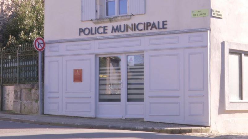 Mãe francesa condenada por deixar filho a viver sozinho durante dois anos. Menor sobreviveu à custa de bolos e enlatados