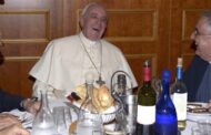 Papa Francisco diz que vinho é “um dom de Deus”