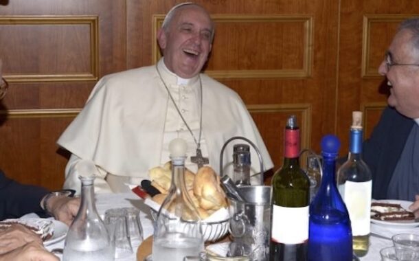 Papa Francisco diz que vinho é “um dom de Deus”