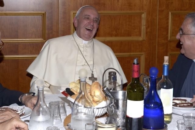 Papa Francisco diz que vinho é “um dom de Deus”