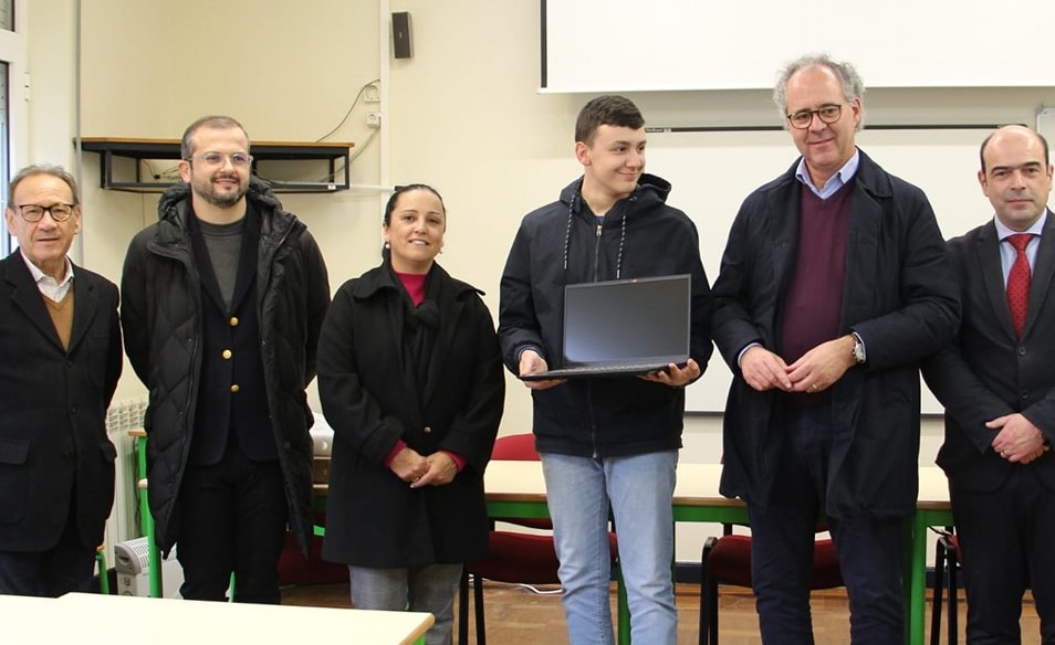 Melgaço entrega computadores a ‘caloiros’ da escola profissional