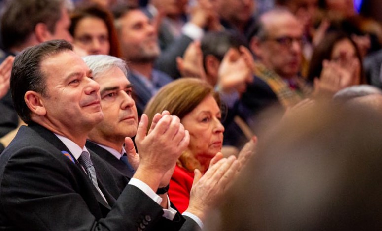 AD quer salário mínimo em pelo menos 1000 euros e médio nos 1.750 euros